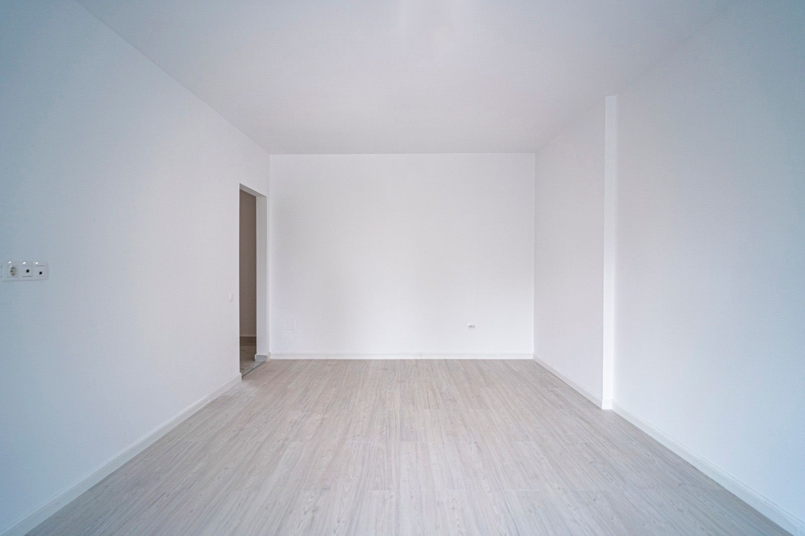 Metrou Preciziei, 2 Camere - 53 mp+16 mp balcon, BLOC NOU, CENTRALA PROPRIE - Poză 4