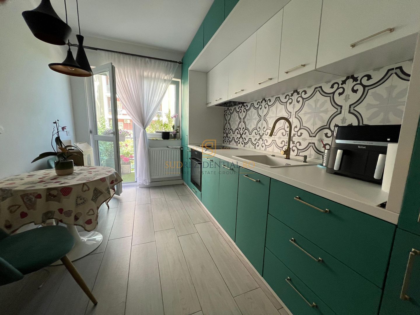 Apartament premium cu 3 camere, suprafață generoasă și loc de parcare - Poză 4