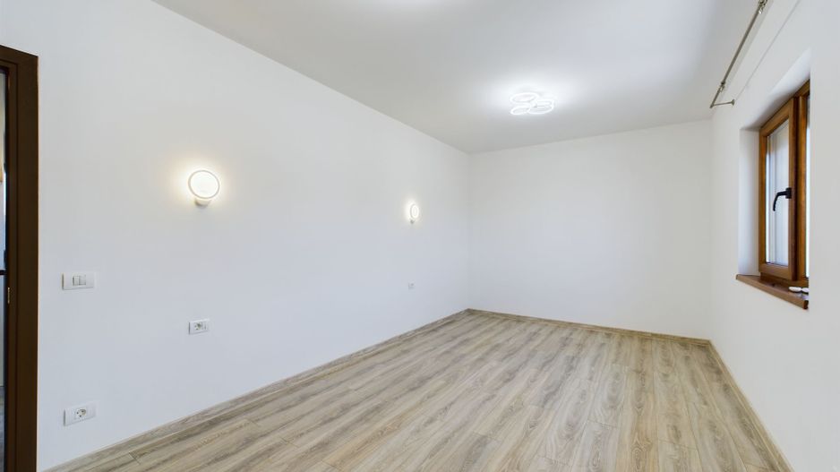 Casă modern finisată și utilată în Săcălaz - Poză 4