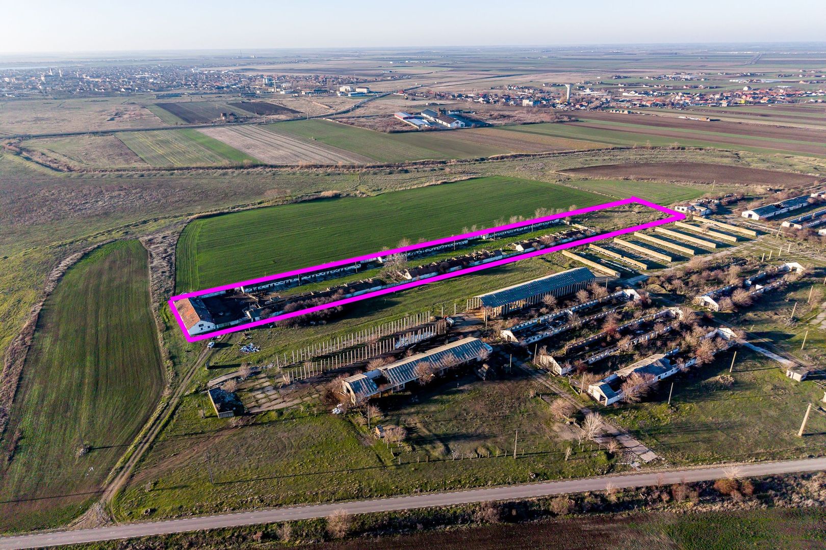 Ferma 1.15 HA lângă DN7 & Autostrada E68 – Nădlac | clădiri+utilități - Poză 2