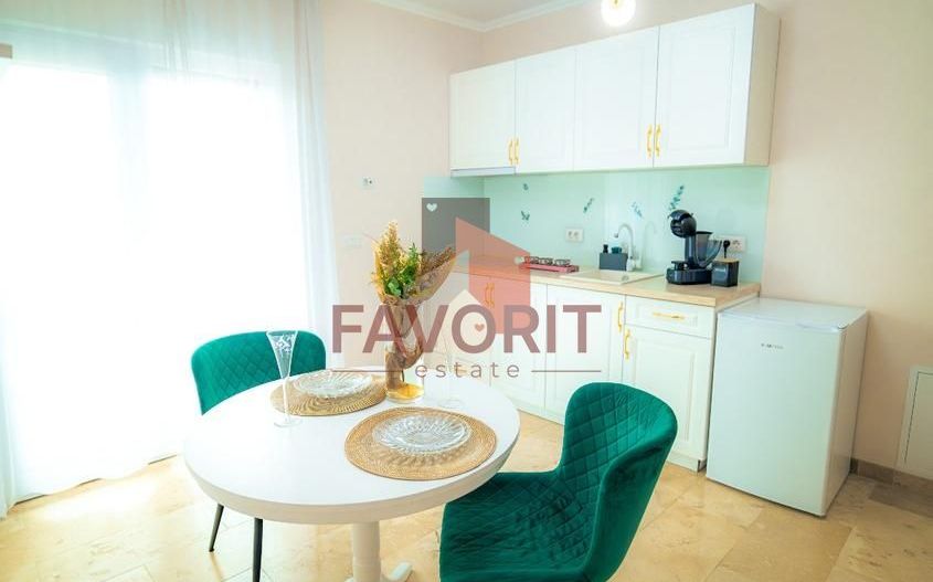 VAND 1/2 CLADIRE CU 6 APARTAMENTE - Poză 3