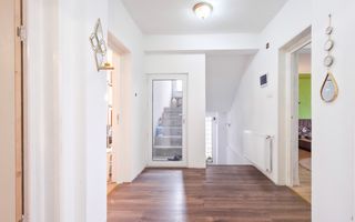 Casă spațioasă de vânzare – Strada Republicii nr. 105, Dragomirești - Poză 5