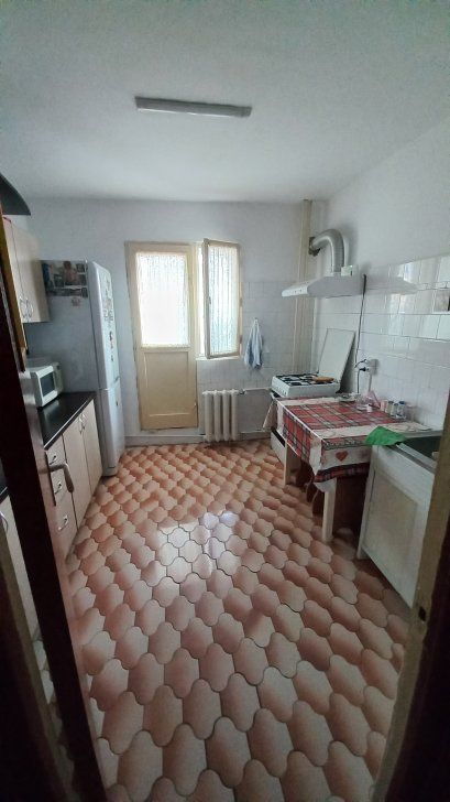APARTAMENT 3 CAMERE ETAJ 6/8 BLOC 1981 METROU GORJULUI - Poză 3