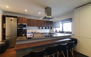 Apartament spatios cu balcon si terasa, complet mobilat, Europa! - Poză 7