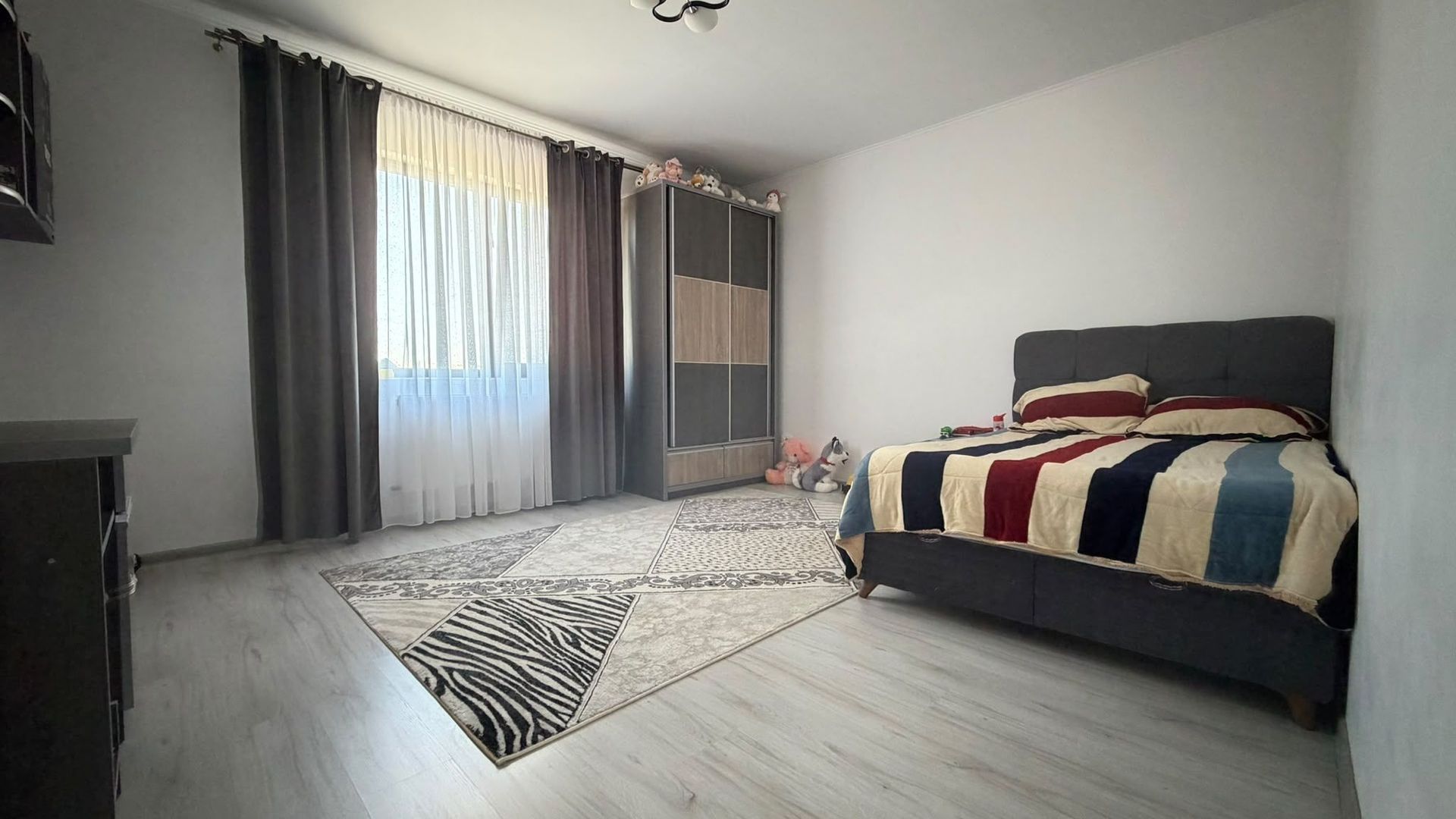 CASĂ INDIVIDUALĂ  DOMNESTI I COMPLEX PRIVAT | TEREN 430 MP | MOBILATĂ ȘI UTILATĂ - Poză 5
