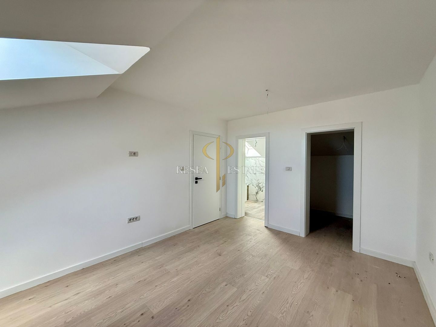 Apartament 3 camere- 76 mp utili+terasa+loc parcare - Poză 2