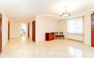 Se oferă spre închiriere casă în centrul orașului, ideală pentru birouri, clinică sau centru educați - Poză 5