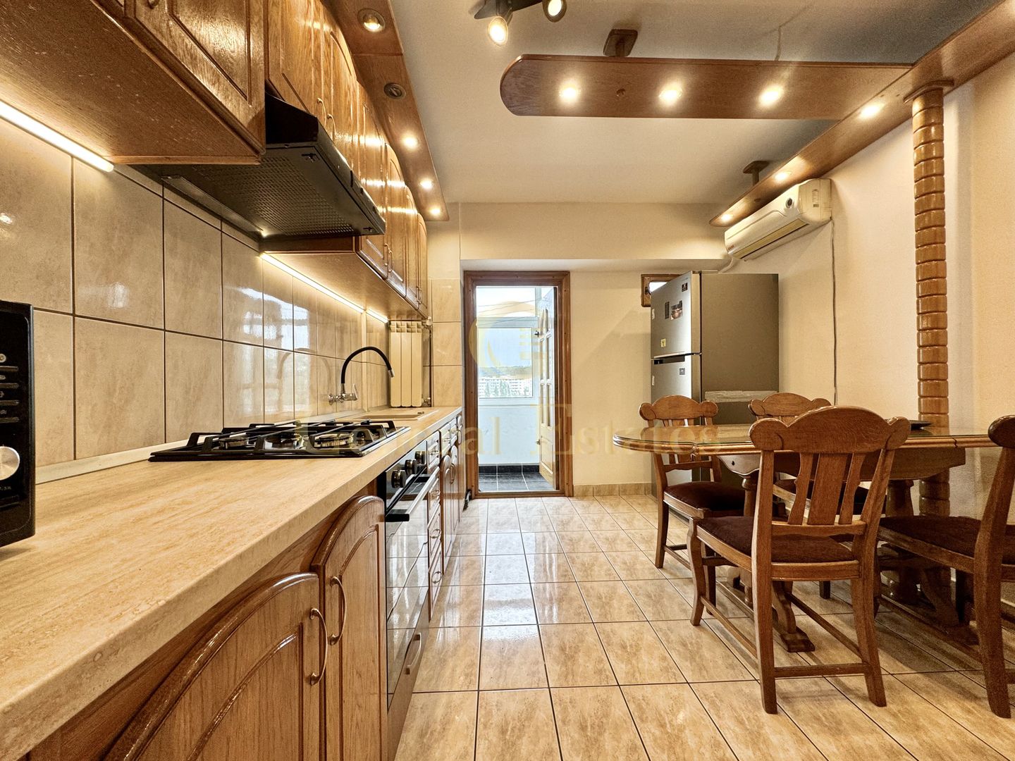 Spre Vânzare apartament cu 3 camere, în Centru, Păcurari - Poză 4