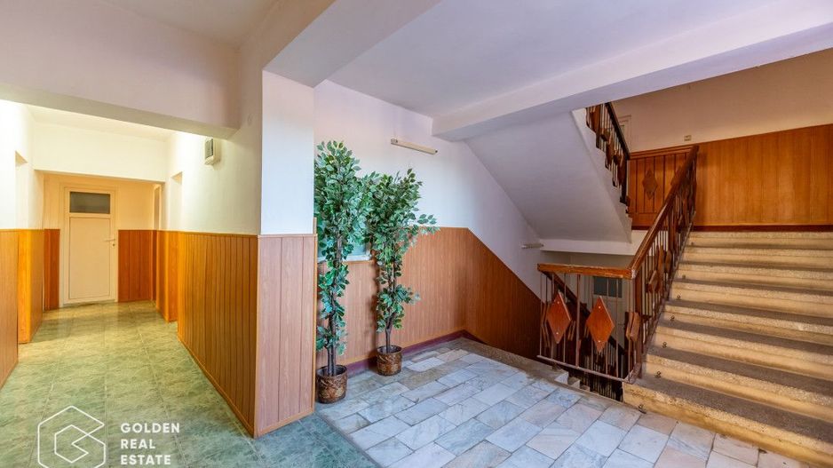 Cladire cu 24 camere, langa Castelul Regal Savarsin - Poză 14