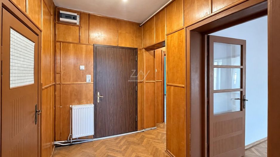 Bloc tip asociatie - zona Kiriac. 4 camere, 3 balcoane. Garaj si boxa. - Poză 17