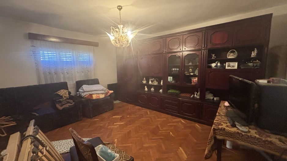 Casa solida aproape de Lidl Dumbravita - Poză 1