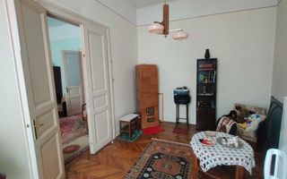 Apartament în casă interbelică, zonă centrală, curte comună și terasa - Poză 2