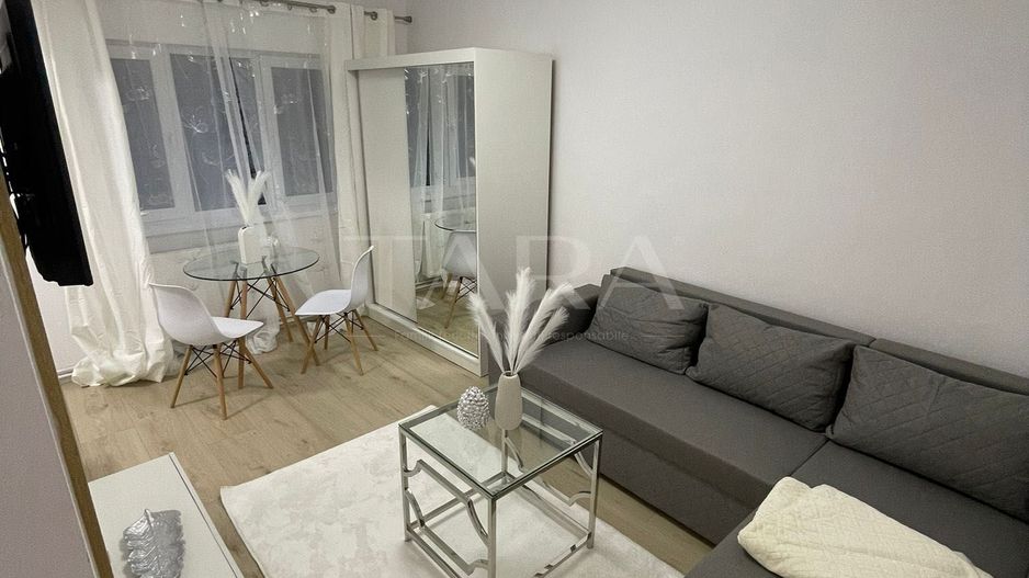 Apartament 1 cameră renovat, complet, mobilat și utilat, de inchiriat. - Poză 1