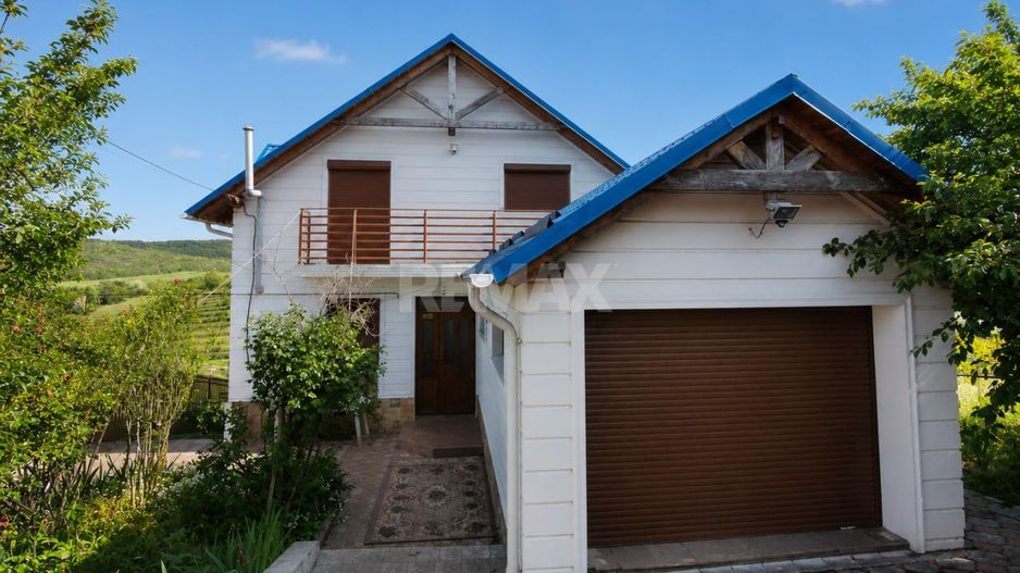 Casă generoasă cu 2 Nivele și confort modern – 10 Ari, Băcioi (sat Frumușica) - Poză 2