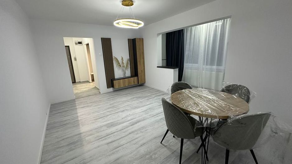 Circumvalatiunii | 3 Camere | Etaj Intermediar | Amenajat Modern. - Poză 1