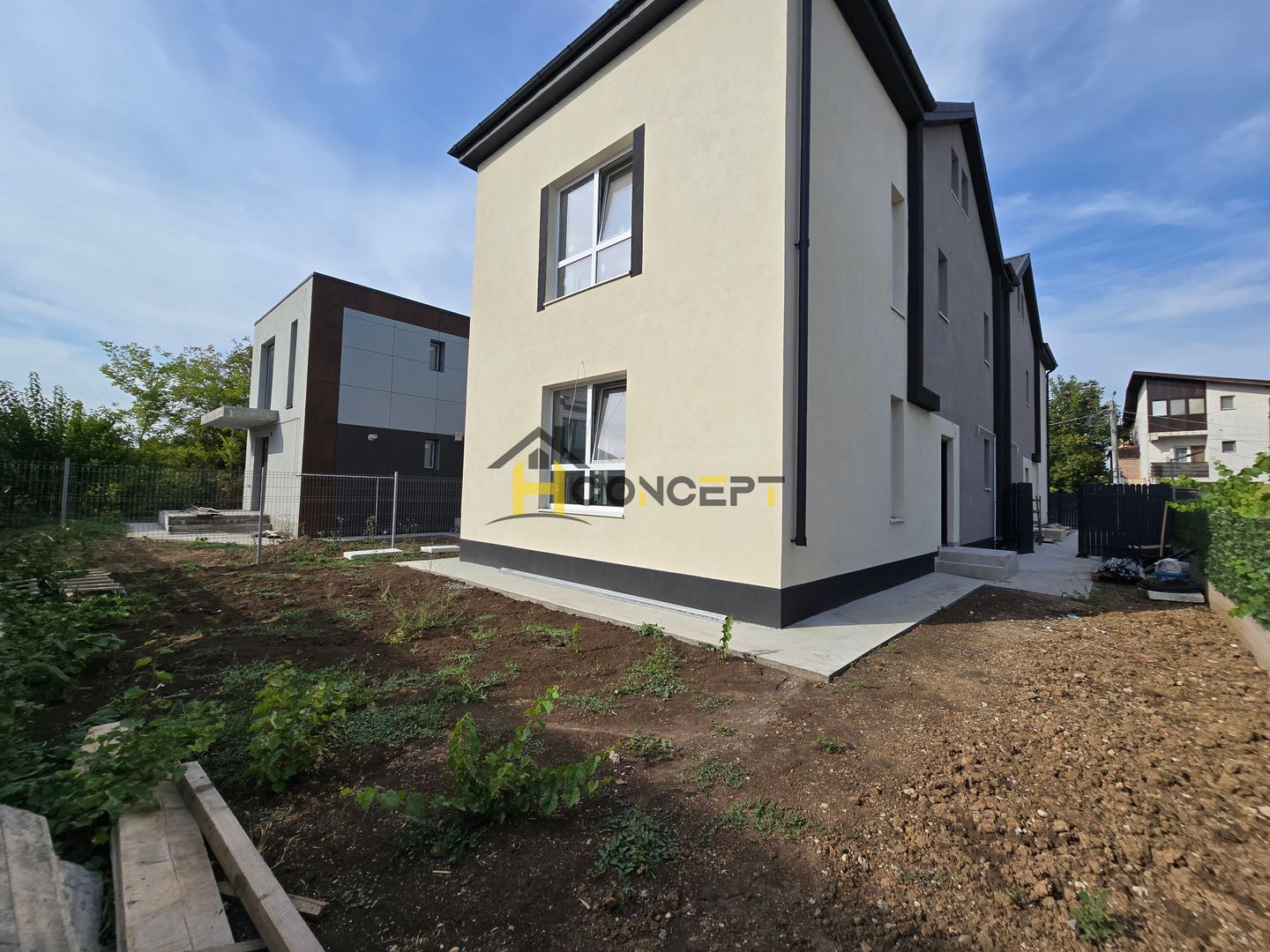 Vila finalizata, curte libera 185 mp,  loc de parcare, zona case - Poză 3