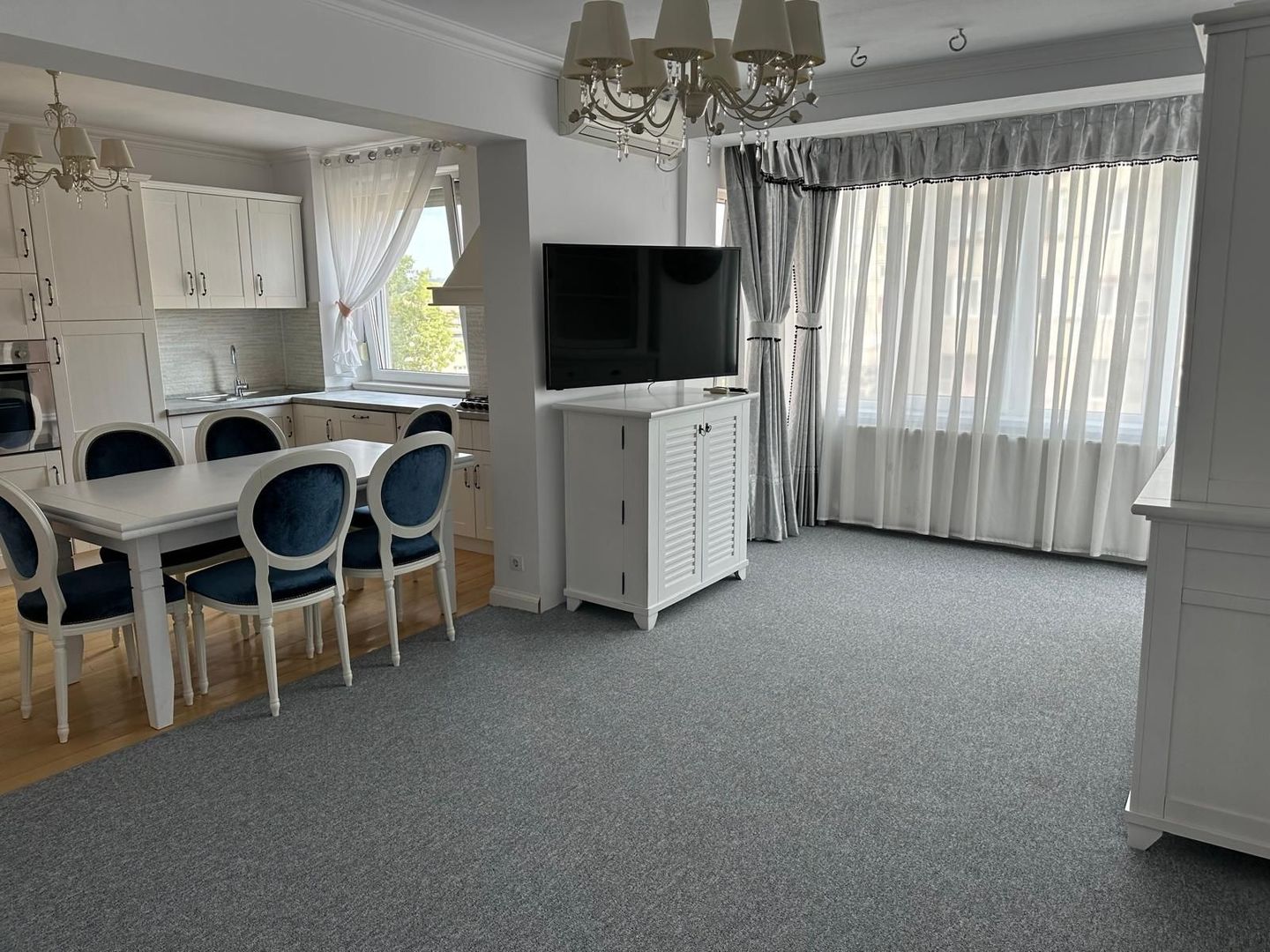 Apartament spațios cu 3 camere de închiriat – Bulevardul Dacia, Oradea - Poză 1