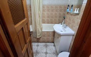 Apartament cu 2 cam D Dacia peste stradă de Biserică - Poză 5