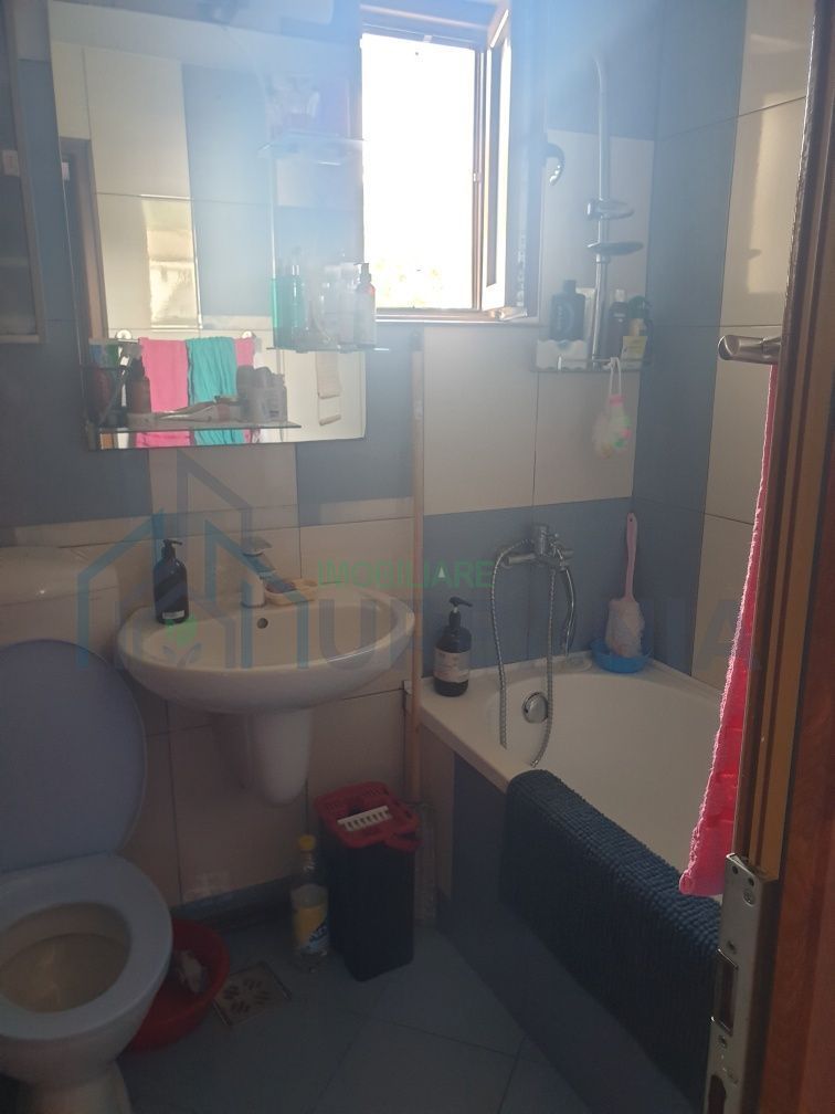 Apartament 3 camere cochet în Piatra Neamț, etaj 3, poziție foarte bună - Poză 2