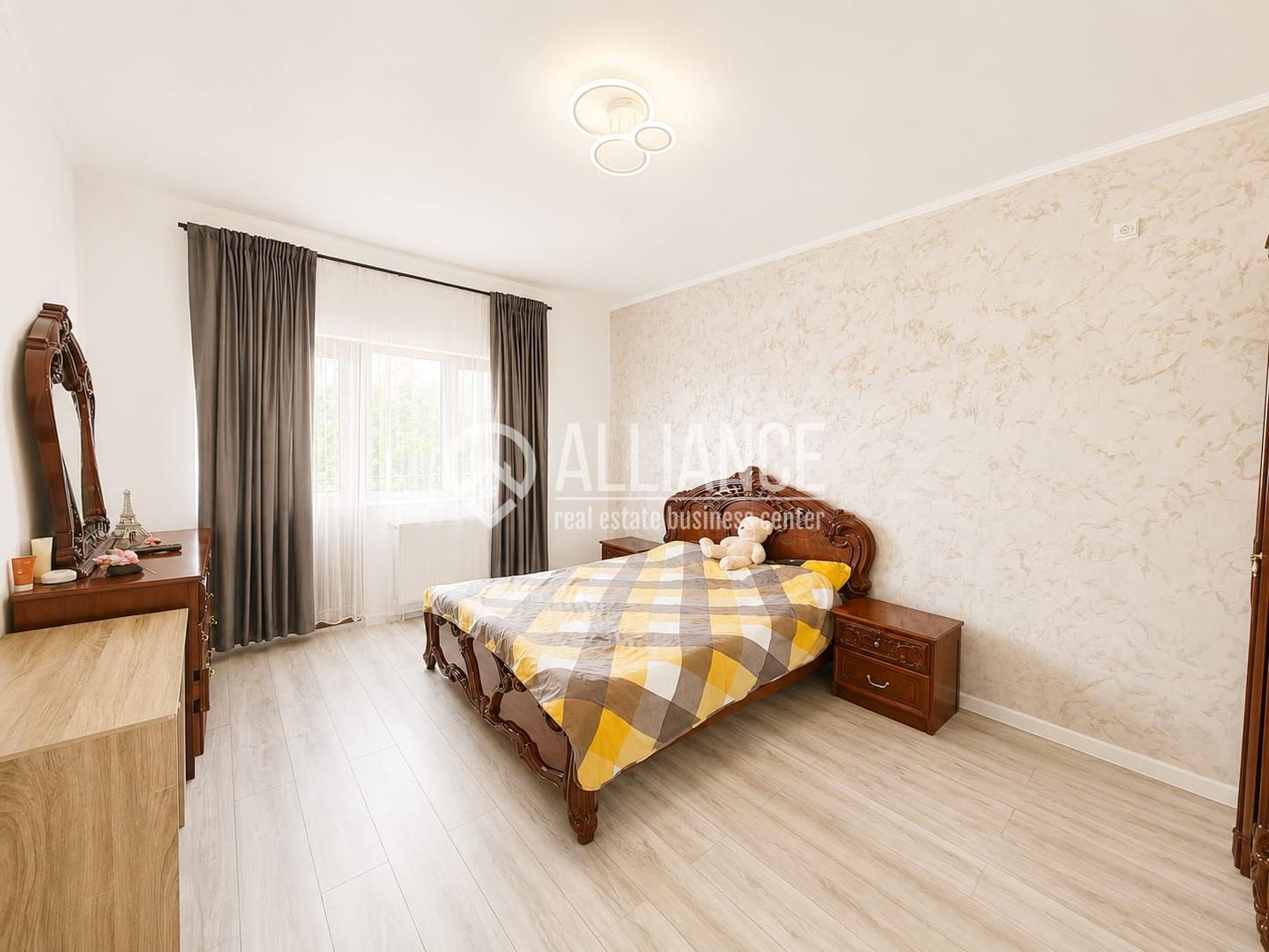 VALU LUI TRAIAN -Casa 6 Camere P+1+M 201 mp utili - Poză 5