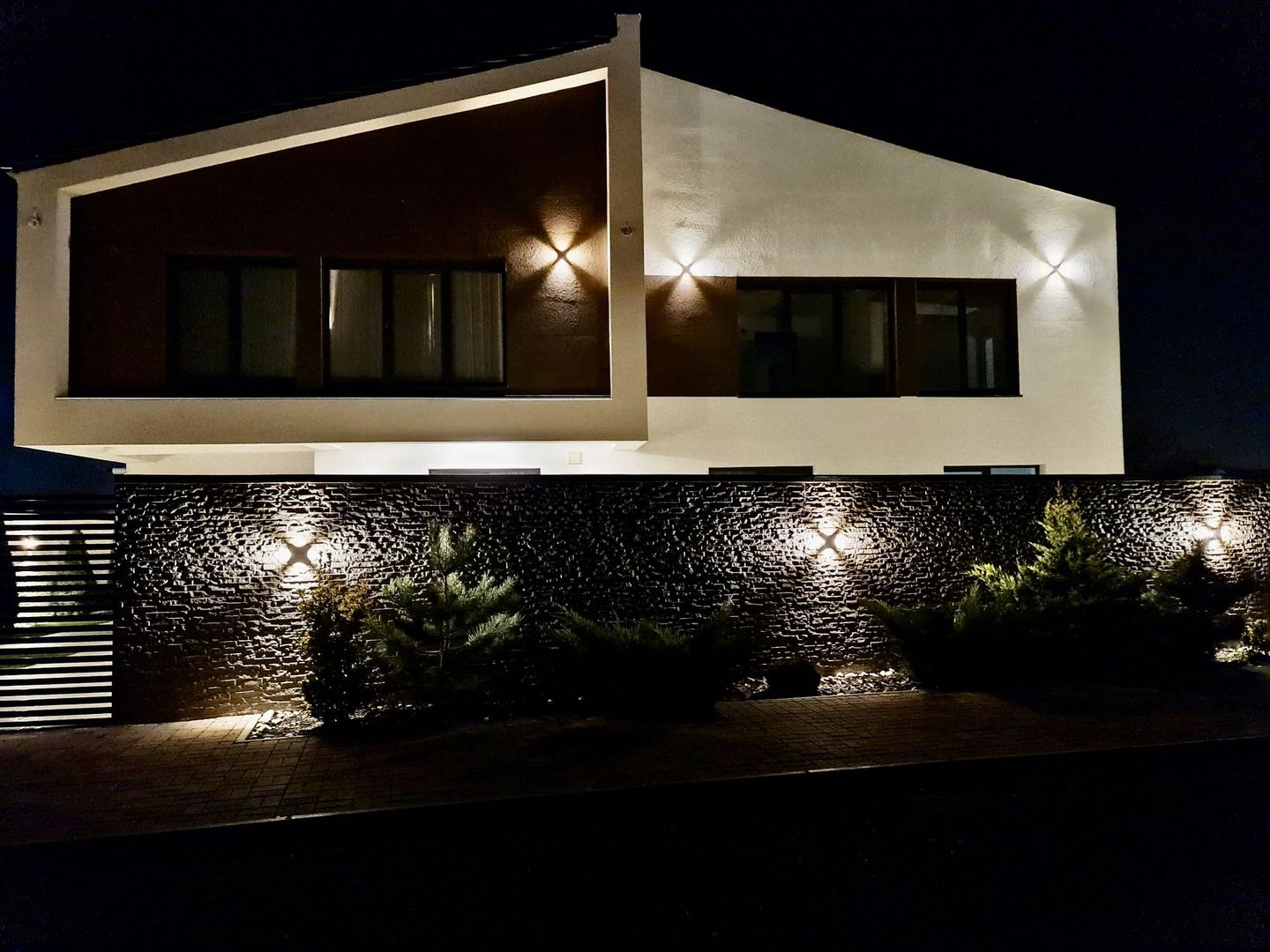 Vila pretabila pentru doua familii - Poză 3