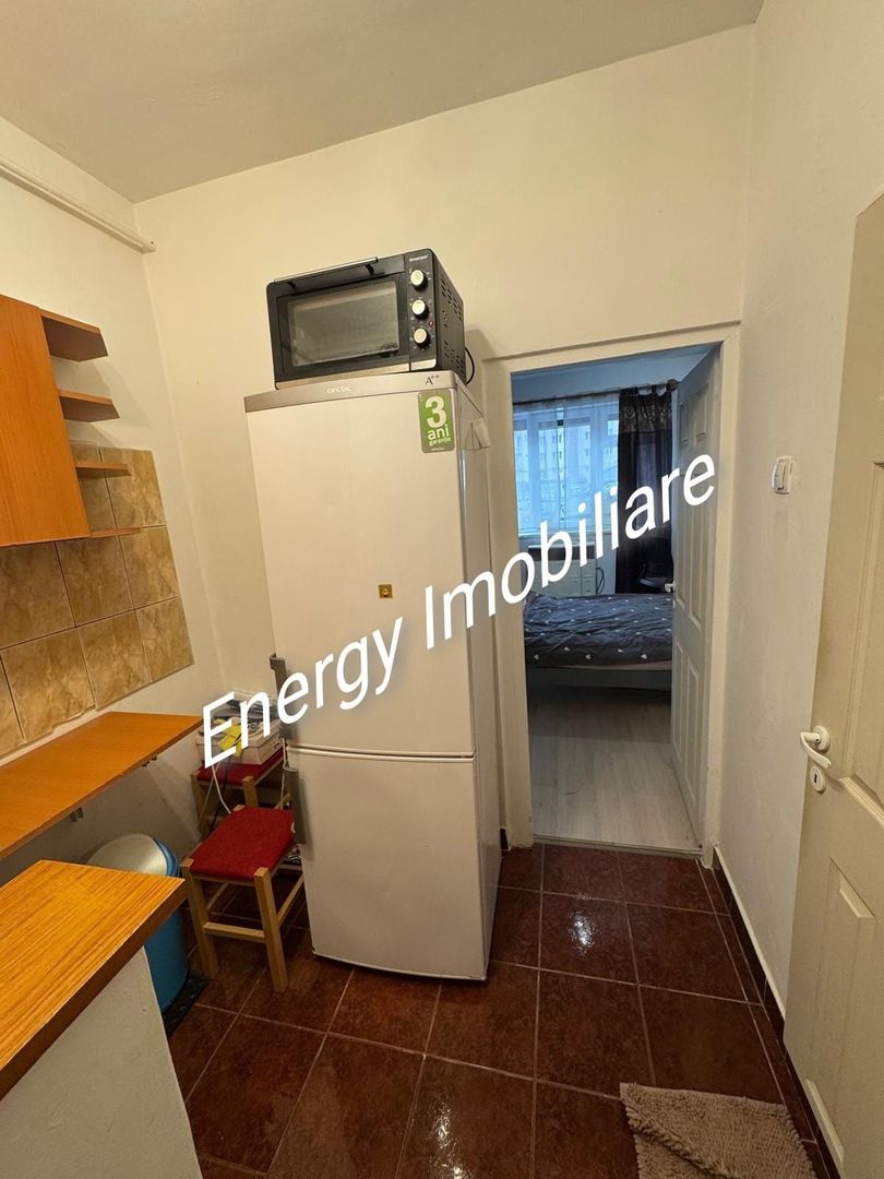 De vânzare o garsonieră recent renovată în zona 7 Noiembrie. - Poză 3