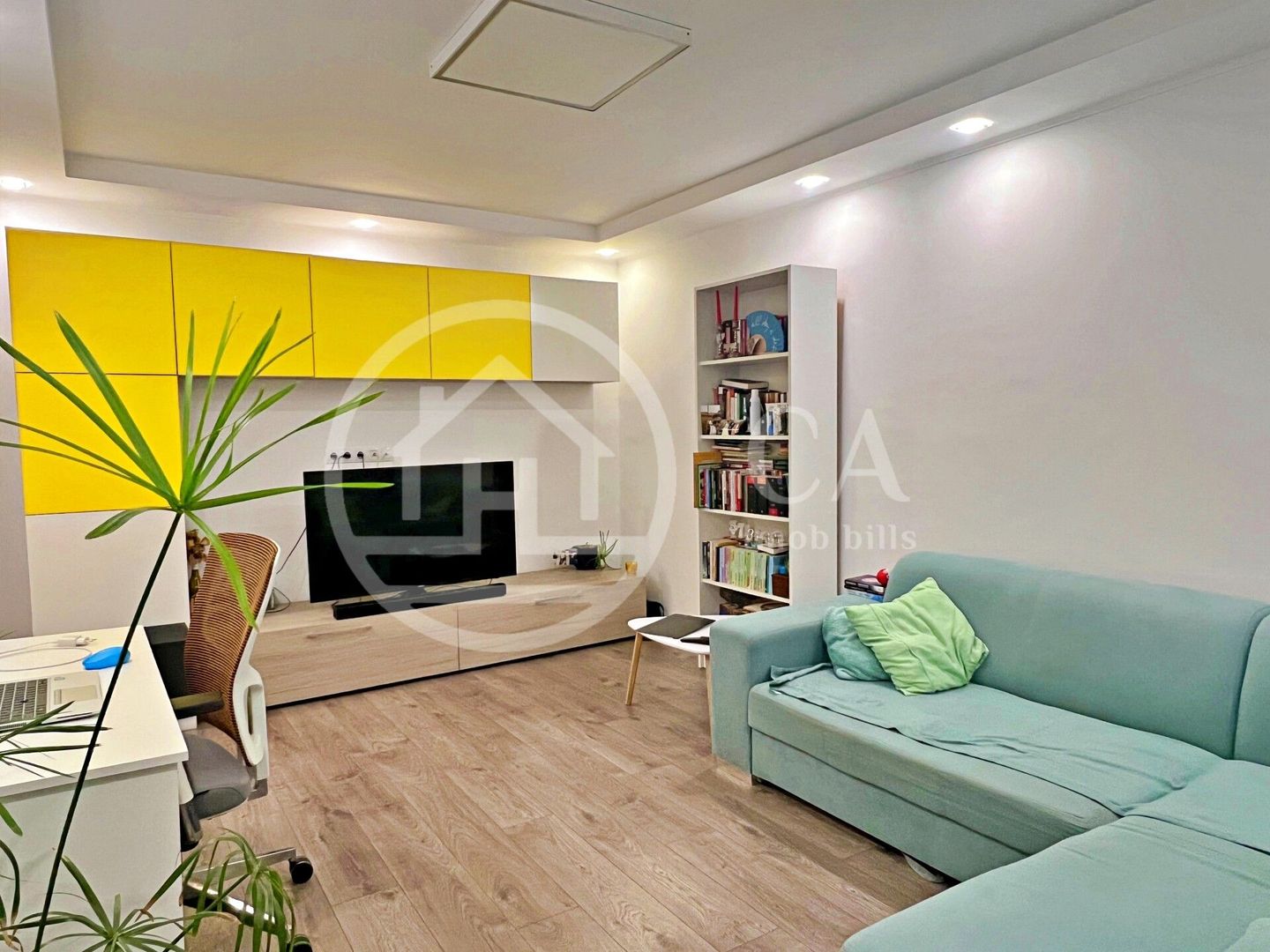 Apartament de vânzare cu 3 camere in zona Rogerius, Oradea - Poză 1