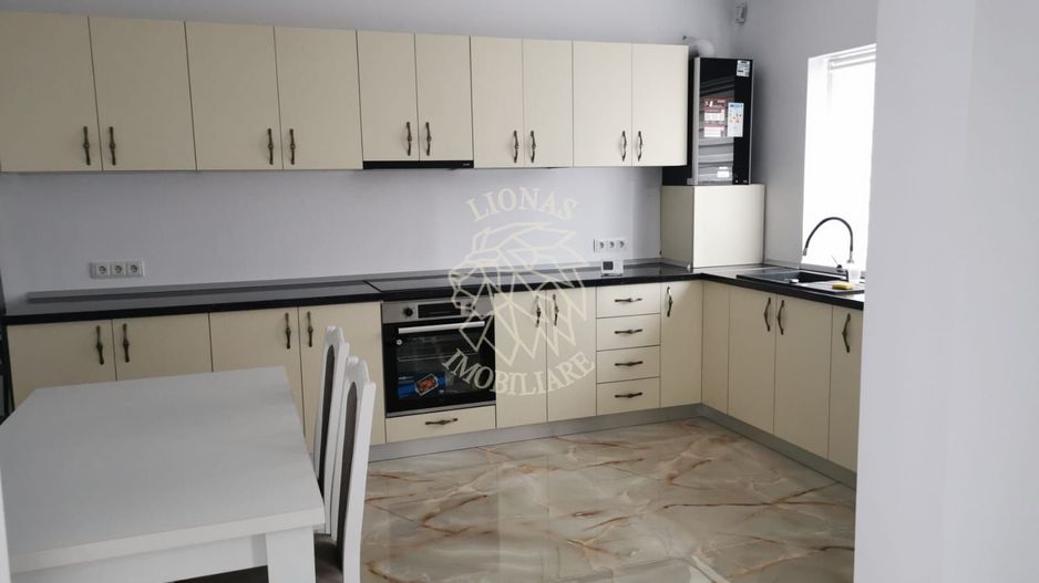 Casa de inchiriat 4 camere 180 mp-curte-Zona Hotel Diana - Poză 3