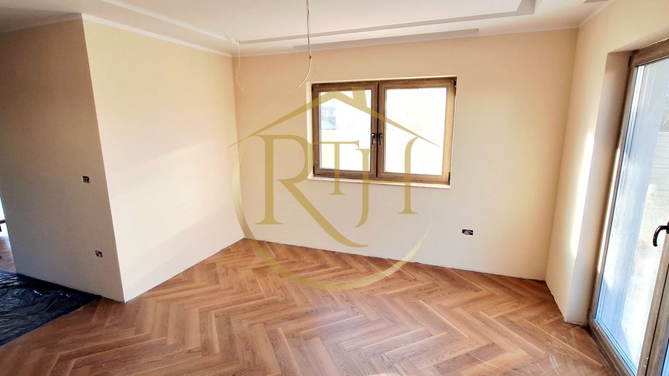 Oferim spre vanzare casa-duplex cu 4 camere si 3 bai situata in Giroc - Poză 4