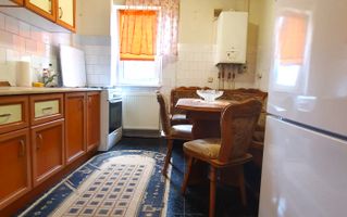 Apartament luminos cu vedere spre biserică, într-un cartier verde și liniștit. - Poză 5