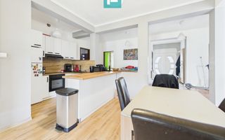 Vilă cu 8 camere în Săcălaz, zonă Centrală - Poză 5