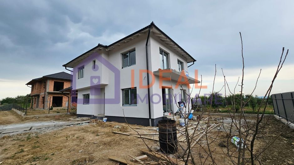 Casa Individuala cu 326 mp de curte si Carport, in Poplaca - Poză 5