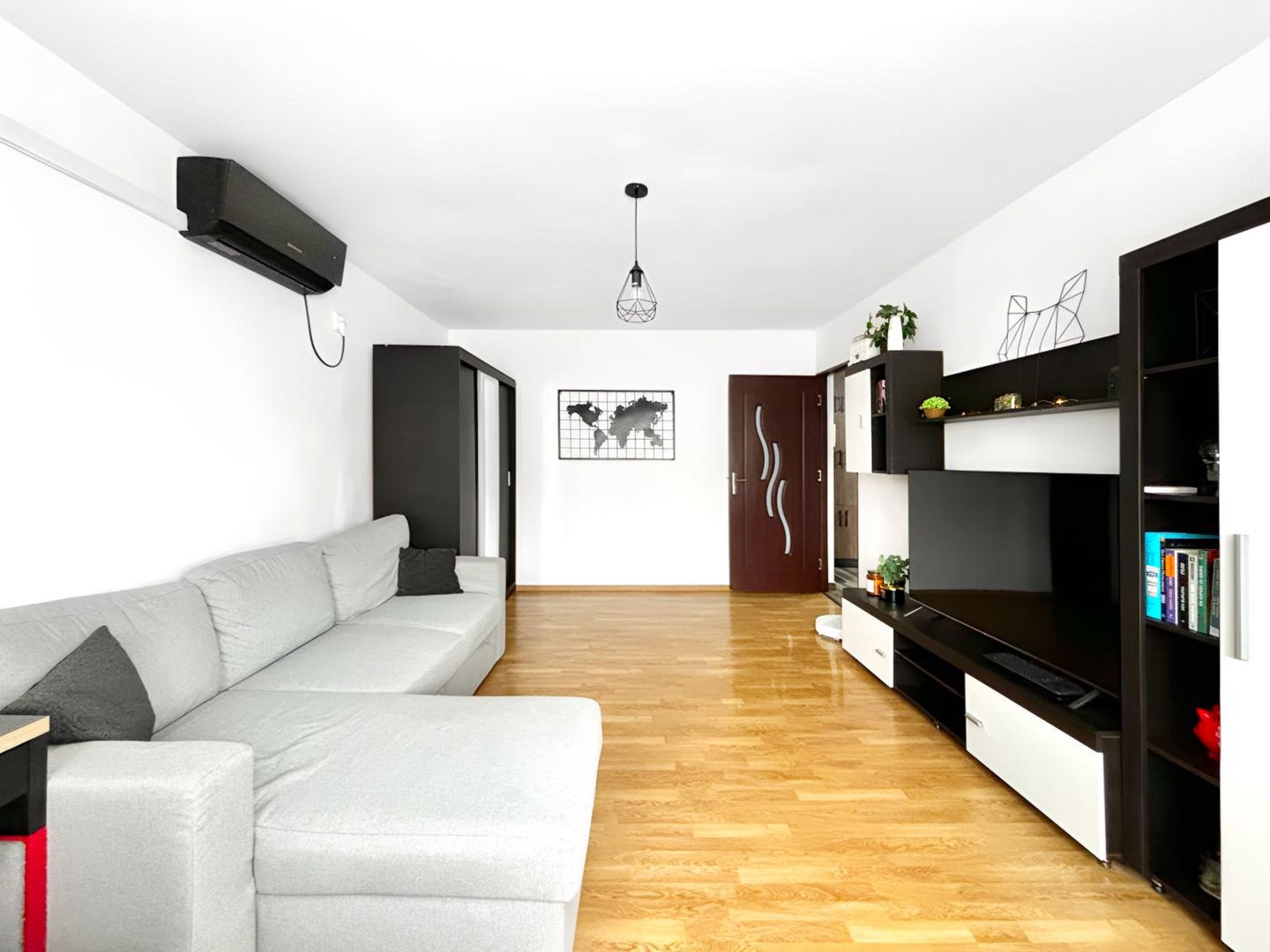 De vanzare | Decomandat 2 camere | Et 3 | Finisaje moderne | Soarelui - Poză 1