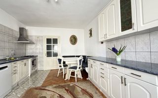 Apartament modern 3 camere cu balcoan terasa și curte comuna in Strand - Poză 4