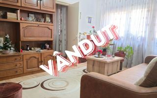 Apartament 3 camere de vânzare, Etaj 2 – Micro 2,  Reșița - Poză 1