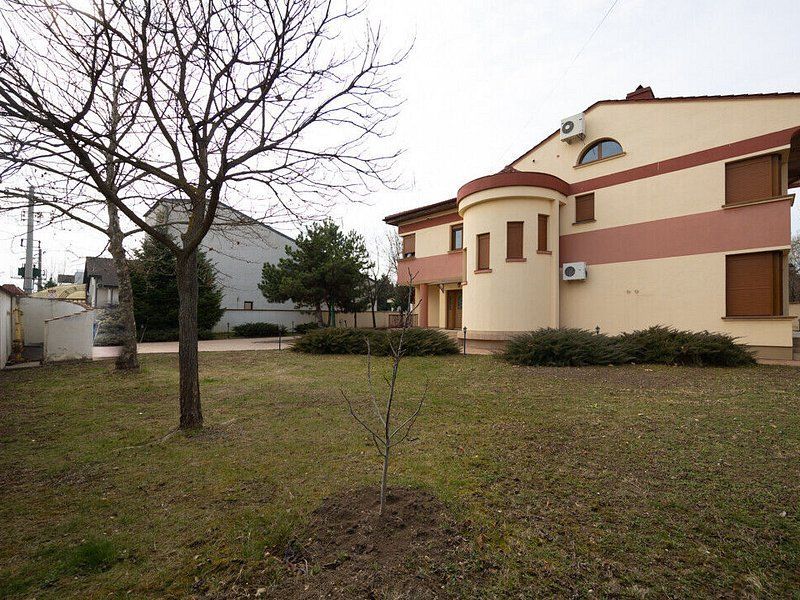 Vila cu 750 mp utili si teren de 1.480 mp in Erou Iancu Nicolae - Poză 1