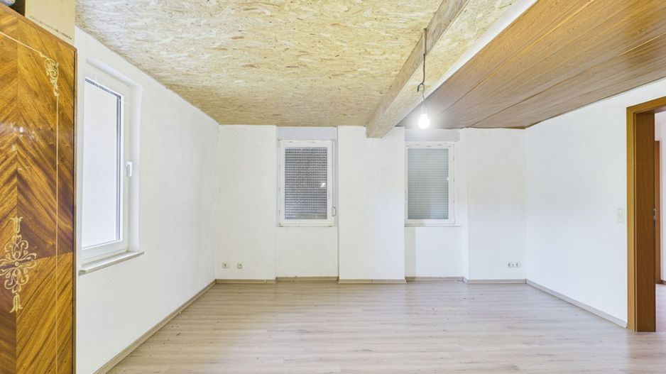 Casă  Sântana cu 3 camere și panouri fotovoltaice - Poză 4