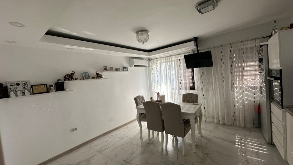 Apartament cu 3 camere, renovat modern, mobilat si utilat, zona CENTRU; - Poză 1