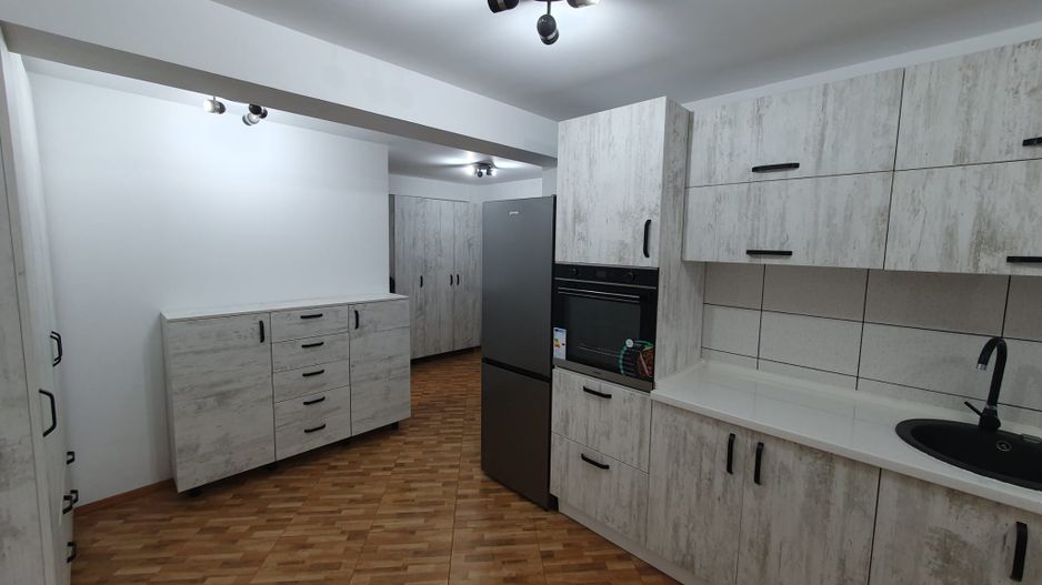 Garsoniera de vanzare zona Eroii Revolutiei - Poză 2