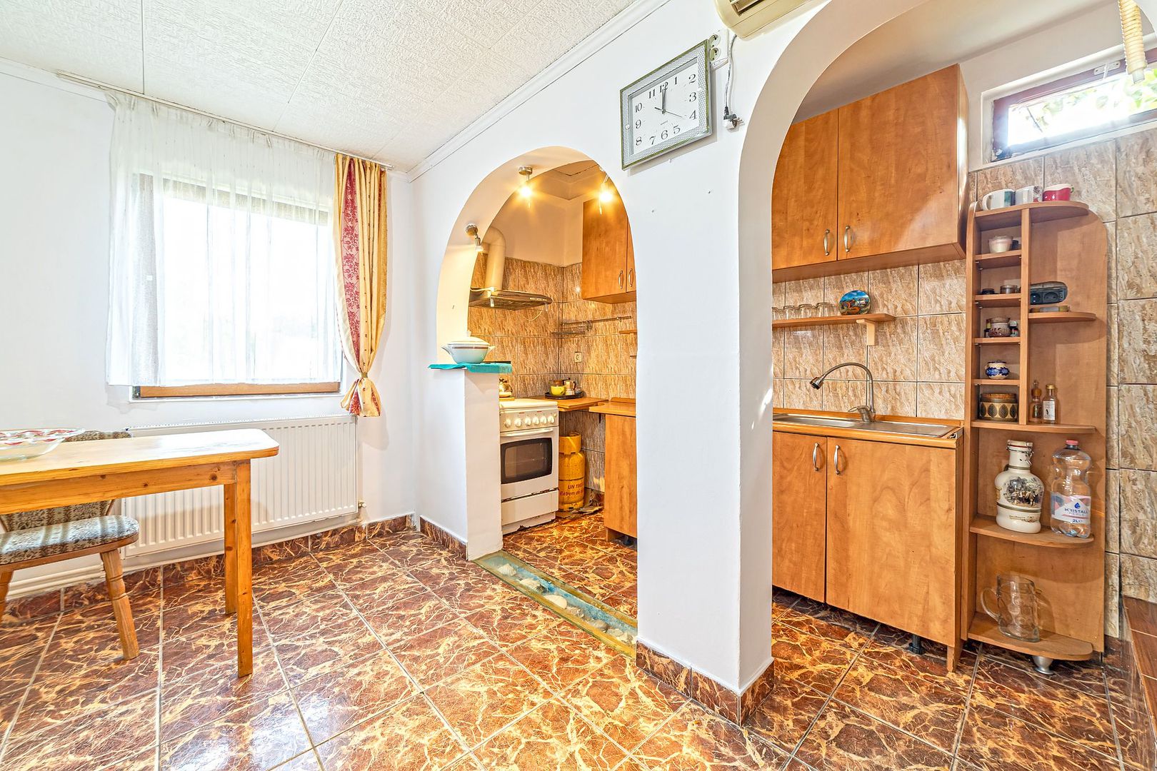 Vandut Apartament cu doua camere, central, la parter. - Poză 5