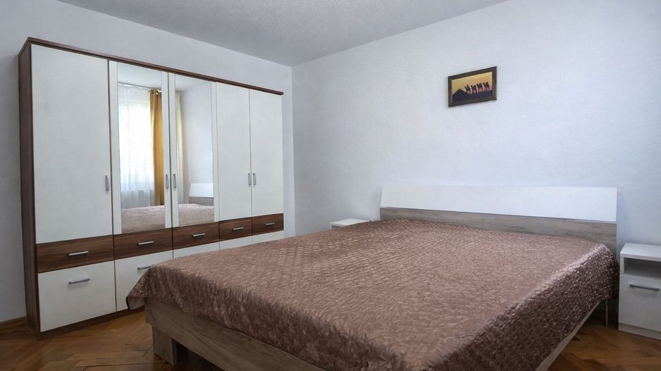 Apartament cu 3 camere in zona Semicentral ( Bodor Péter) - Poză 1