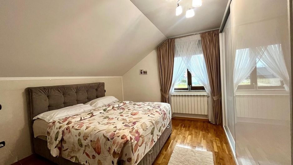 CASA COMPLET UTILATA SI MOBILATA MODERN CU GRADINA | 1100 MP |MARGINEA - Poză 16