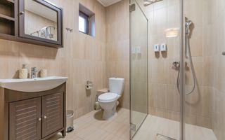 Pensiune Râșnov, 13 camere plus locuință proprietar, zonă Cetate - Poză 9