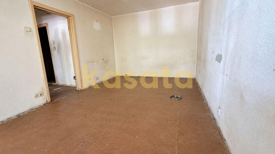 3 camere | Etaj 1 | 2 băi | 2 debarale | Decomandat | Zona Vitan - Poză 2