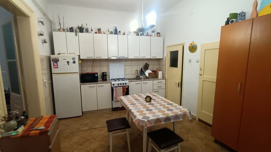 De vanzare! Apartament spatios la curte, zona centrala - Poză 6