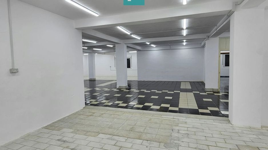 Proprietate impresionantă Sântana - 3500 mp utili - Poză 11