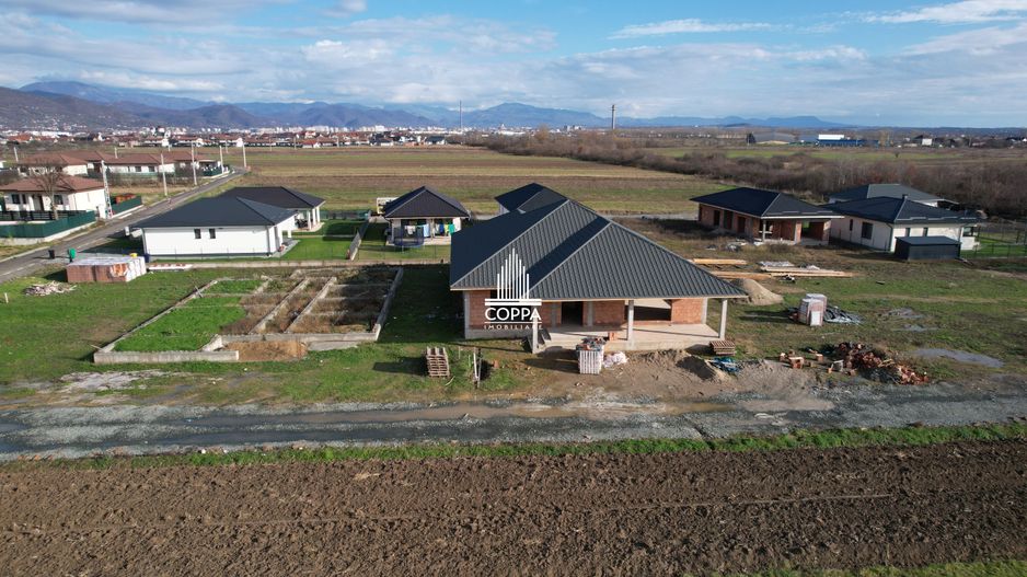 Casa la roșu 242 Mp Utili / Sat Săsar - Poză 1