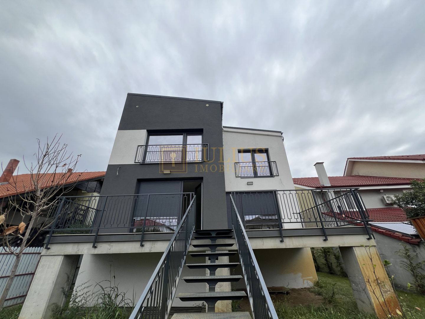 Casa zona Lunei, 5 camere + 3 bai, centrala proprie, rezidential sau birouri ! - Poză 43