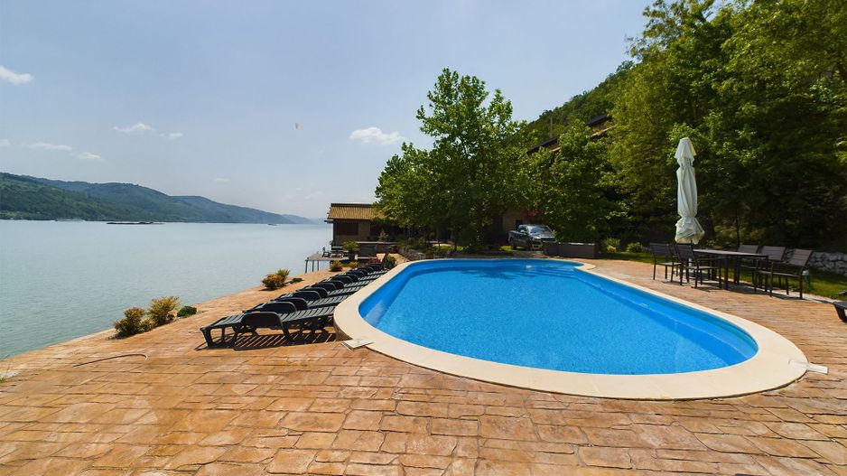 Pensiune de Lux pe Malul Dunării în Dubova - Poză 4