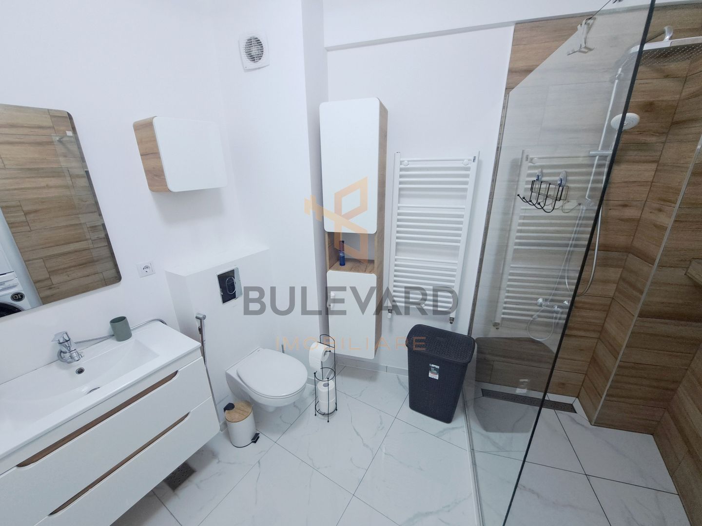 Apartament 2 camere, terasa de 15 mp, garaj subteran, boxa, Centru! - Poză 11